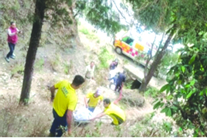देहरादून-मसूरी मार्ग पर हरियाणा के पर्यटकों की गाड़ी खाई में गिरी, तीन की मौत