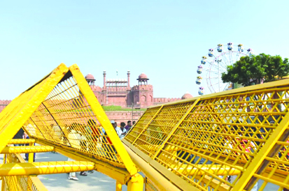 दिल्ली की ऐतिहासिक इमारतों की बढ़ाई गई सुरक्षा, लाल किला और कुतुब मीनार के बाहर अतिरिक्त बलों की तैनाती