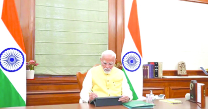 प्रधानमंत्री नरेंद्र मोदी ने कार्यभार संभाला, किसानों से जुड़ी पहली फाइल पर किए हस्ताक्षर
