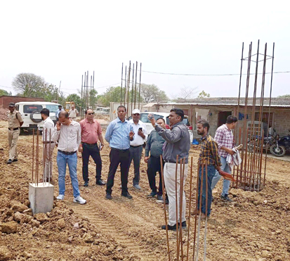 जिला चिकित्सालय और कलेक्टोरेट कंपोजिट भवन निर्माण गुणवत्ता के साथ समय सीमा में कार्य पूर्ण करें ठेकेदार: कलेक्टर डॉ संजय कन्नौजे