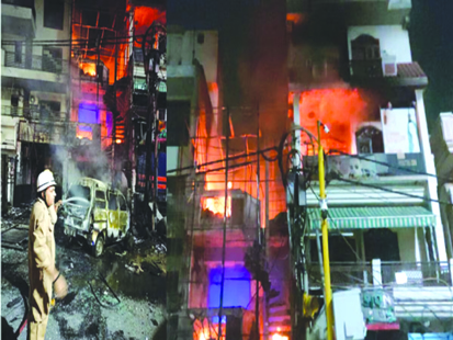 दिल्ली में बेबी केयर सेंटर में लगी भीषण आग, 7 नवजातों की मौत; 5 अस्पताल में भर्ती