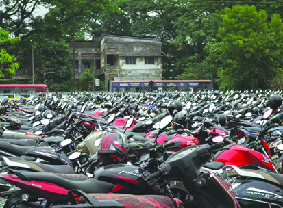 अक्टूबर में भारत में दोपहिया वाहनों की बिक्री ने बनाया रिकॉर्ड, 21.64 लाख यूनिट पहुंचा आंकड़ा