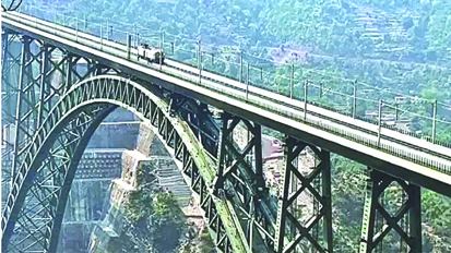 भारतीय रेलवे ने विश्व के सबसे ऊंचे चिनाब रेल ब्रिज पर किया सफल ट्रायल