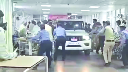 ऋषिकेश एम्स में महिला डॉक्टर से छेड़छाड़ : नर्सिंग ऑफिसर को गिरफ्तार करने इमरजेंसी वार्ड में घुसी पुलिस की गाड़ी