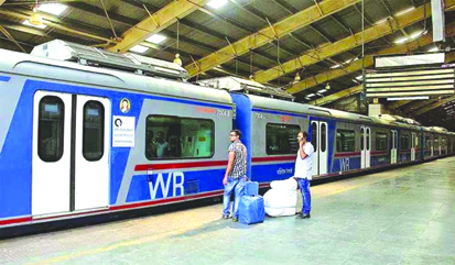 मुंबई उपनगर में रेल यात्रियों को बड़ी राहत, आज से 13 नई एसी लोकल ट्रेन सेवाएं शुरू