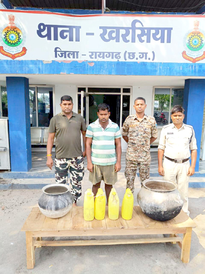 शराब रेड : ग्राम भदरीपाली में खरसिया पुलिस ने 20 लीटर  महुआ शराब के साथ युवक को किया गिरफ्तार, 