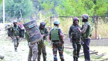 जम्मू-कश्मीर में तोड़ी जा रही आतंकियों की कमर, सेना ने मार गिराया लश्कर का बड़ा कमांडर