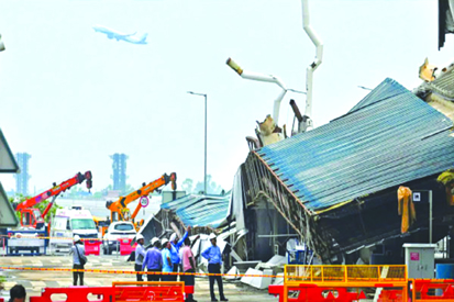 दिल्ली एयरपोर्ट के टर्मिनल 1 से उड़ानें अनिश्चितकाल के लिए बंद, मृतक के परिजनों को 20 लाख के मुआवजे का ऐलान