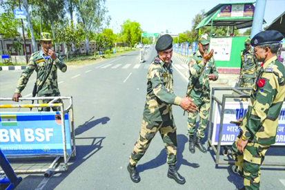भारत के एक्शन का असर, पाकिस्तान में दवा से लेकर खाद की भारी किल्लत; 3800 करोड़ से ज्यादा का कारोबार ठप