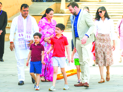 अमेरिकी उपराष्ट्रपति जेडी वेंस ने परिवार संग देखा जयपुर का आमेर किला, राजस्थानी संस्कृति का लिया आनंद