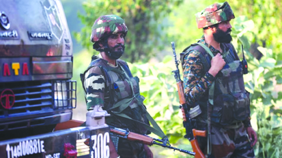 जम्मू-कश्मीर के बारामूला में सुरक्षाबलों के साथ मुठभेड़ में दो आतंकवादी ढेर