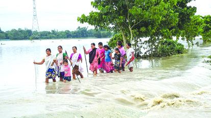 असम में बाढ़ का कहर, 10 जिलों में 6 लाख से अधिक लोग प्रभावित