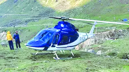 केदारनाथ में हेलीकॉप्टर की इमरजेंसी लैंडिंग, बाल-बाल बचे यात्री