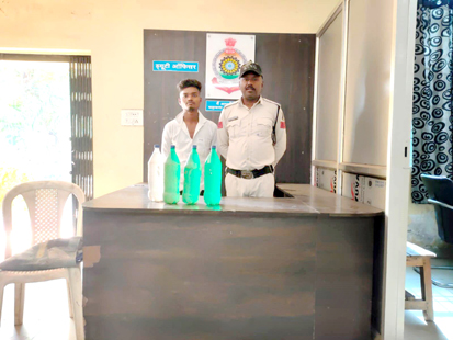 ग्राम रेगडा में 8 लीटर महुआ शराब के साथ युवक गिरफ्तार, चक्रधरनगर पुलिस ने की कार्यवाई