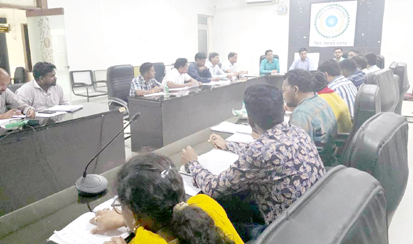 पीएम आवास निर्माण में लापरवाही, तीन पंचायत सचिव निलंबित
