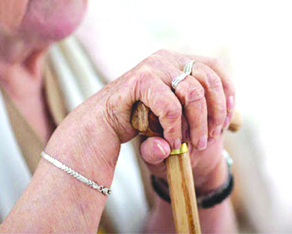 लंबे समय तक अकेले रहने वाले बुजुर्गों में स्ट्रोक का खतरा अधिक : शोध