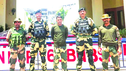 पाकिस्तान ने बीएसएफ जवान पीके शॉ को लौटाया, भारत ने भी पाकिस्तानी रेंजर को वापस किया