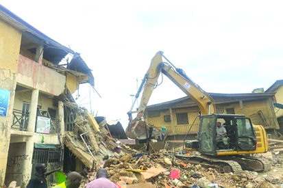 नाइजीरिया में इमारत ढहने से 6 लोगों की मौत