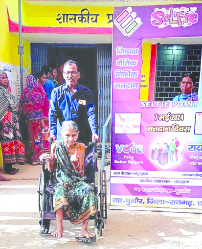 मतदान के प्रति बुजुर्गाे में दिखा भारी उत्साह, 100 वर्षीय बुनकी बाई ने किया मतदान