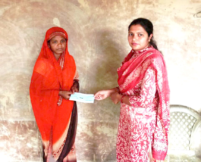 विद्युत तार के चपेट में मृत राठिया की पत्नी को विद्युत विभाग ने दी 4 लाख रुपये की सहायता राशि