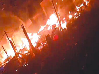 कुदरगढ़ मेले में लगी भीषण आग से लाखों का नुकसान
