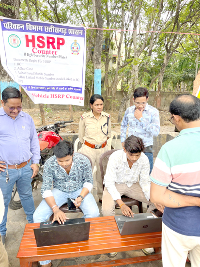 2019 से पूर्व पंजीकृत वाहन में एचएसआरपी नंबर प्लेट लगाने परिवहन विभाग लगा रहा शिविर