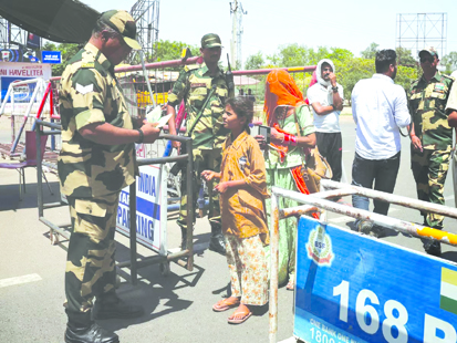गोली मार दो लेकिन निकालकर न फेंको, भारत छोडक़र नहीं जाना चाहते पाकिस्तानी; अब तक 627 सीमा पार